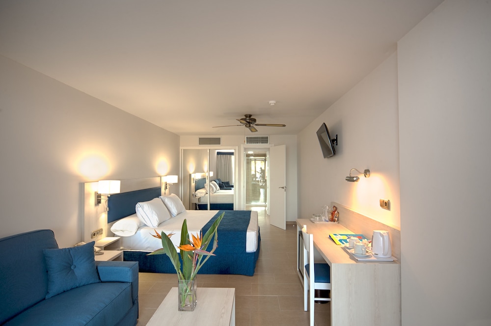 Playavera Hotel - Naturist Friendly — Hotel rooms in Vera, Andalusia