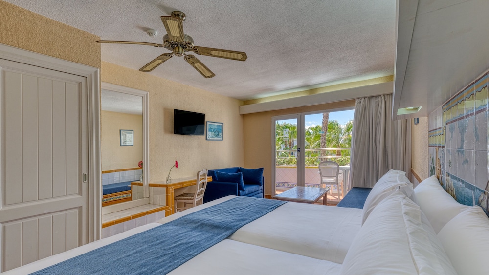 Playavera Hotel - Naturist Friendly — Hotel rooms in Vera, Andalusia