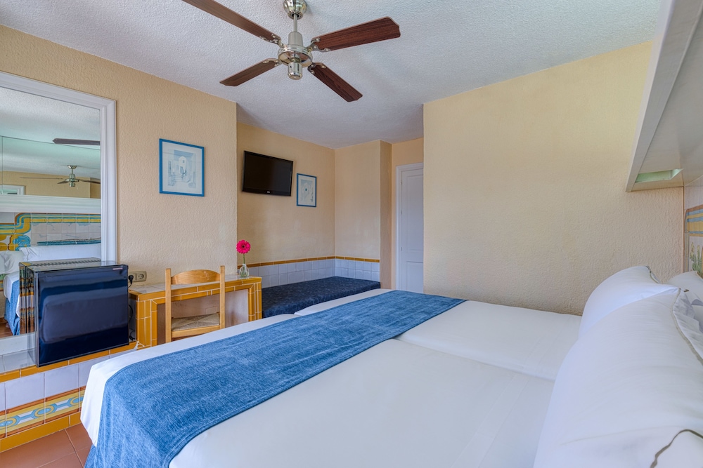 Playavera Hotel - Naturist Friendly — Hotel rooms in Vera, Andalusia
