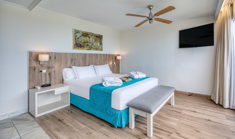 Playavera Hotel - Naturist Friendly — Hotel rooms in Vera, Andalusia