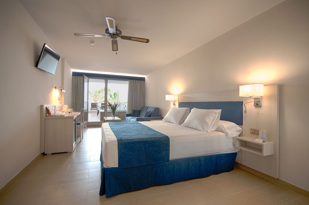 Playavera Hotel - Naturist Friendly — Hotel rooms in Vera, Andalusia