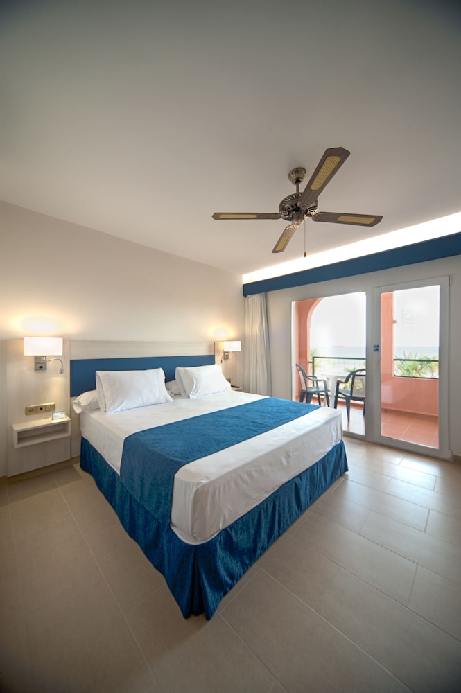 Playavera Hotel - Naturist Friendly — Hotel rooms in Vera, Andalusia