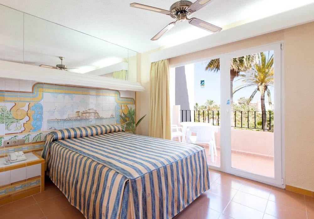 Playavera Hotel - Naturist Friendly — Hotel rooms in Vera, Andalusia