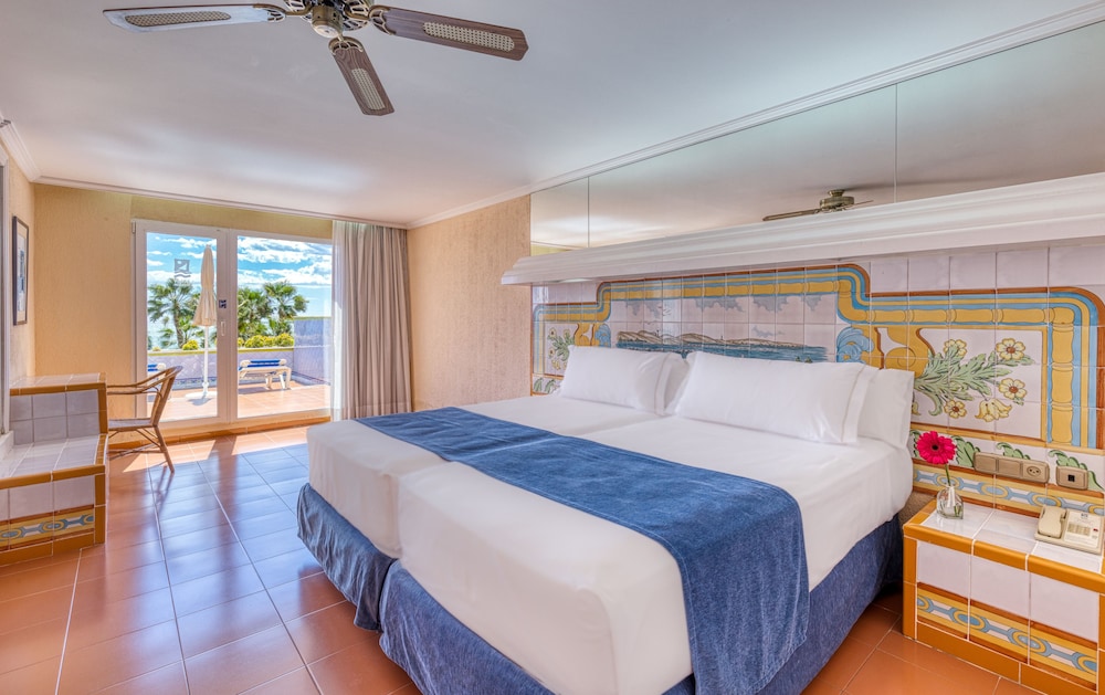 Playavera Hotel - Naturist Friendly — Hotel rooms in Vera, Andalusia