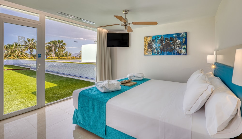 Playavera Hotel - Naturist Friendly — Hotel rooms in Vera, Andalusia