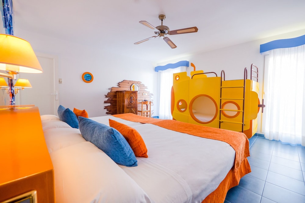 Diver Roquetas Hotel — Hotel rooms in Roquetas de Mar, Andalusia