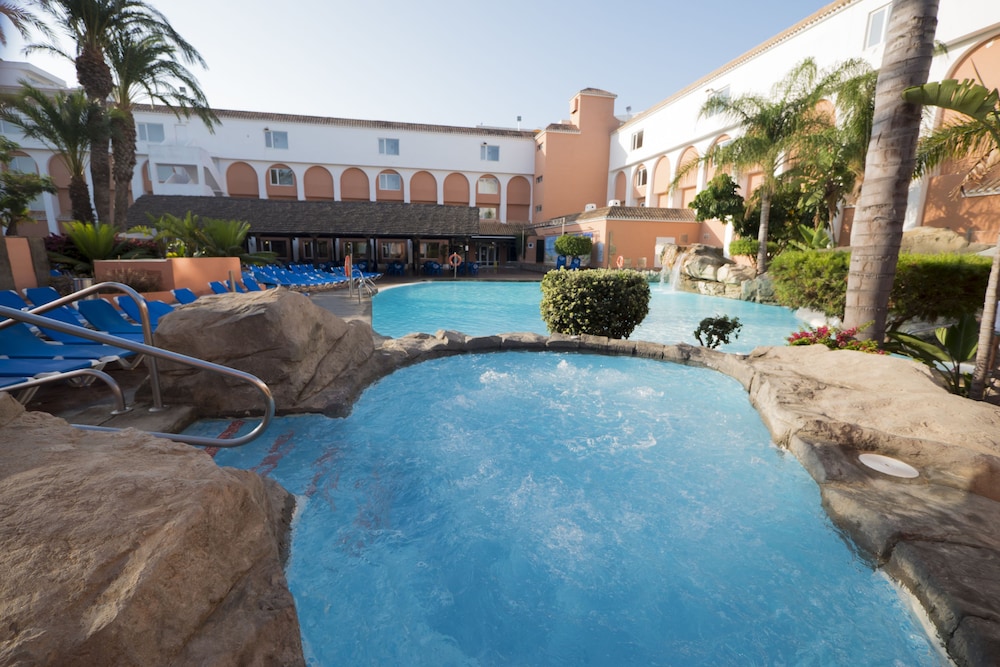 Diver Roquetas Hotel — Swimming pool in Roquetas de Mar, Andalusia