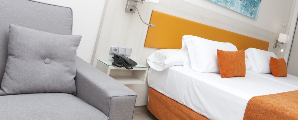 Diver Roquetas Hotel — Hotel rooms in Roquetas de Mar, Andalusia