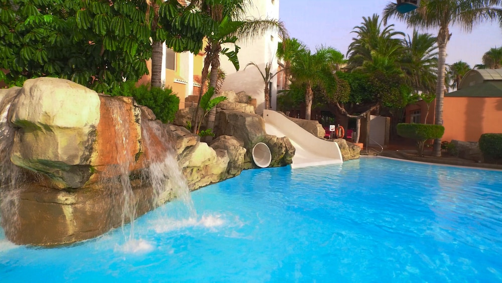 Diver Roquetas Hotel — Swimming pool in Roquetas de Mar, Andalusia
