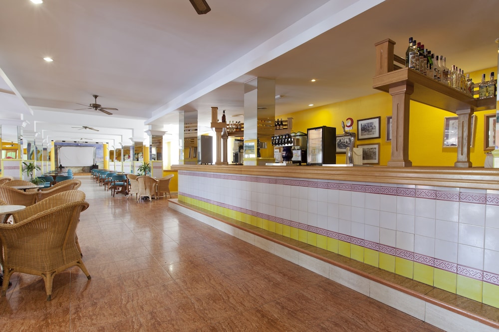 Diver Roquetas Hotel — Restaurant & bars in Roquetas de Mar, Andalusia