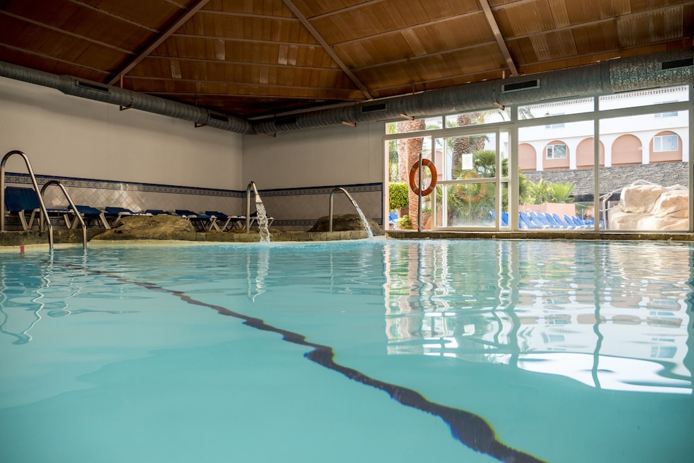 Diver Roquetas Hotel — Swimming pool in Roquetas de Mar, Andalusia