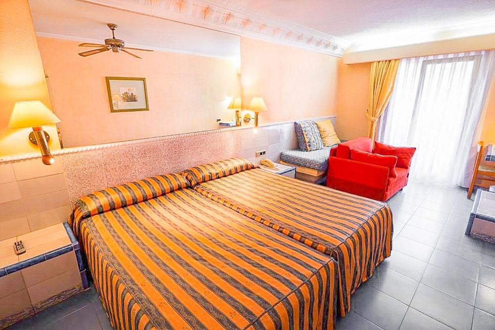 Diver Roquetas Hotel — Hotel rooms in Roquetas de Mar, Andalusia