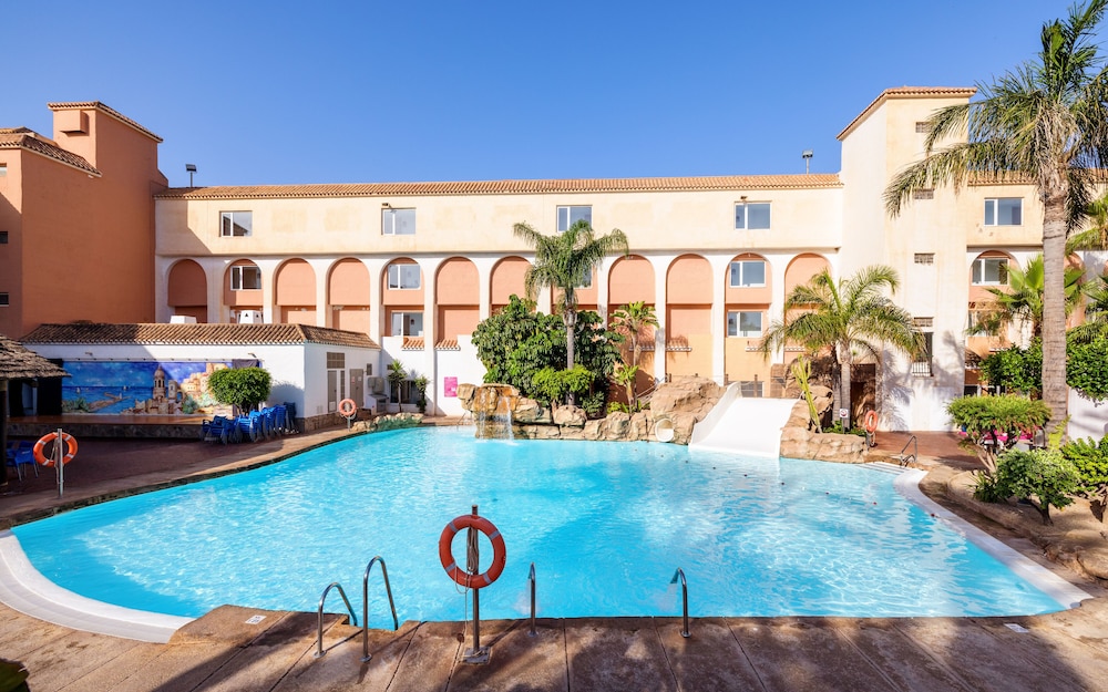 Diver Roquetas Hotel — Swimming pool in Roquetas de Mar, Andalusia