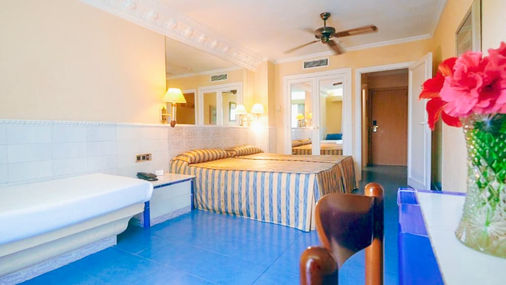 Diver Roquetas Hotel — Hotel rooms in Roquetas de Mar, Andalusia