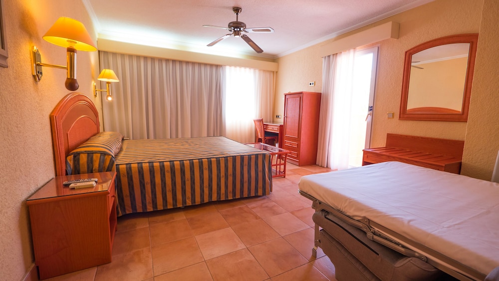 Diver Roquetas Hotel — Hotel rooms in Roquetas de Mar, Andalusia