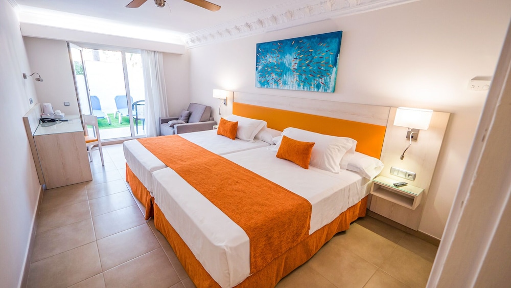 Diver Roquetas Hotel — Hotel rooms in Roquetas de Mar, Andalusia