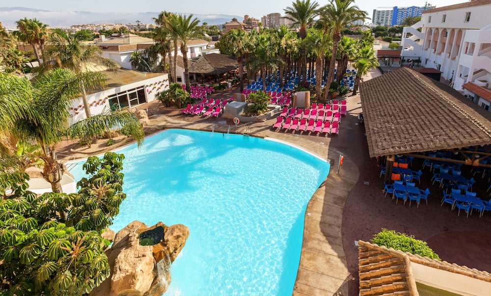 Diver Roquetas Hotel — Swimming pool in Roquetas de Mar, Andalusia