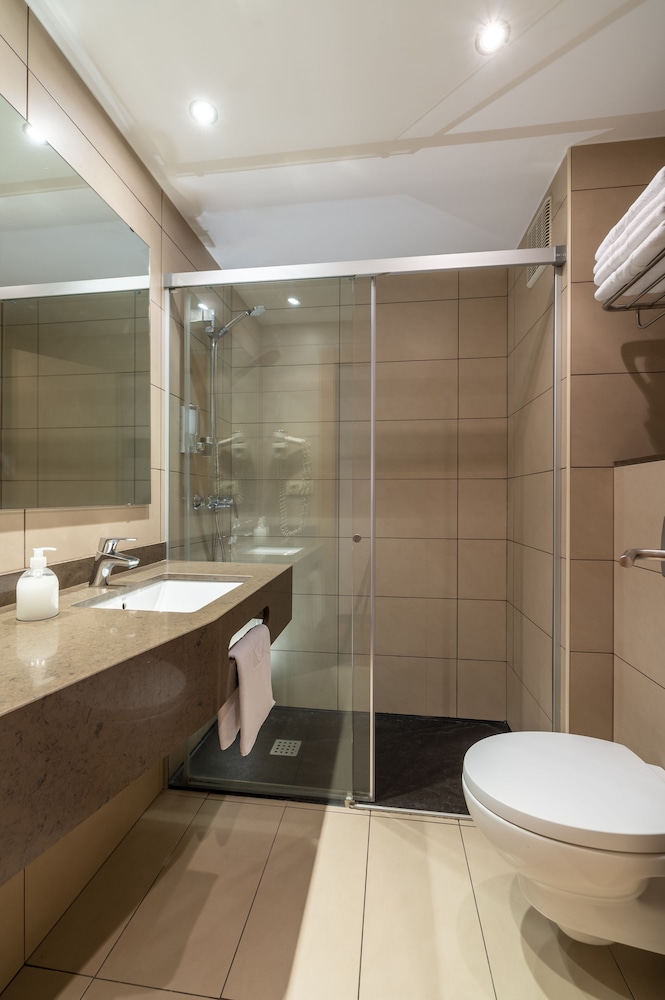 Almirall Apartaments — Hotel rooms in Lloret de Mar, Catalonia