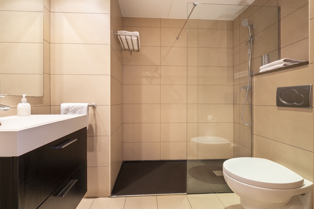 Almirall Apartaments — Hotel rooms in Lloret de Mar, Catalonia