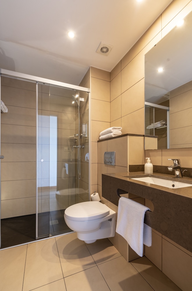 Almirall Apartaments — Hotel rooms in Lloret de Mar, Catalonia