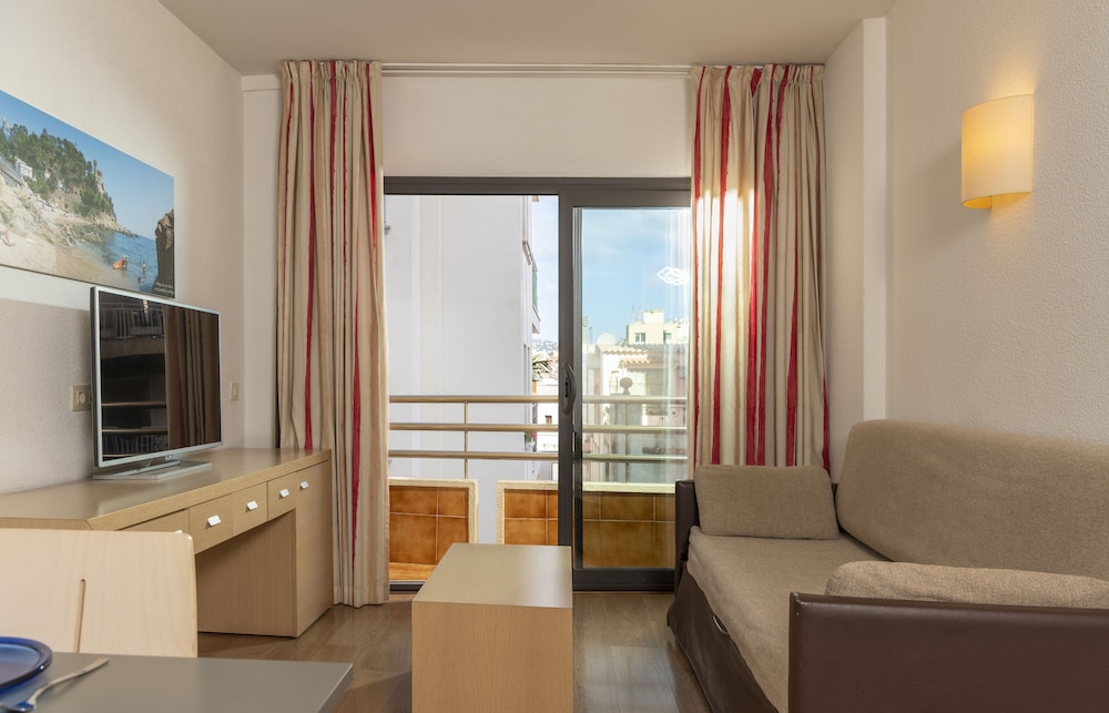 Almirall Apartaments — Hotel rooms in Lloret de Mar, Catalonia