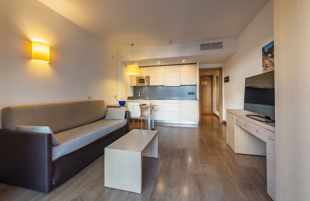 Almirall Apartaments — Hotel rooms in Lloret de Mar, Catalonia