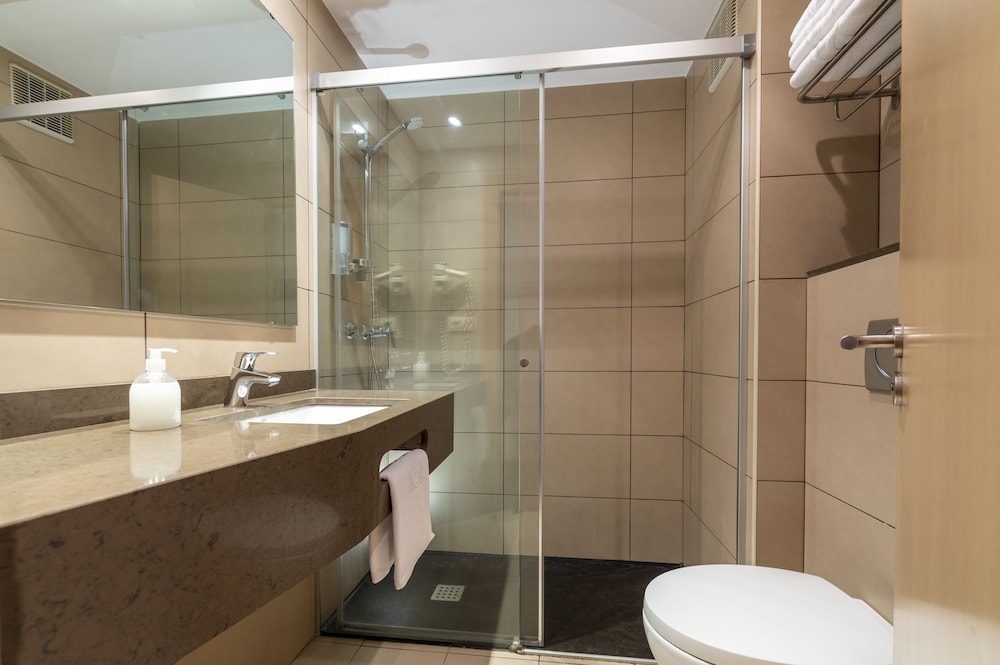 Almirall Apartaments — Hotel rooms in Lloret de Mar, Catalonia