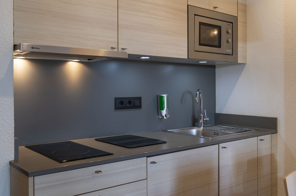 Almirall Apartaments — Hotel rooms in Lloret de Mar, Catalonia