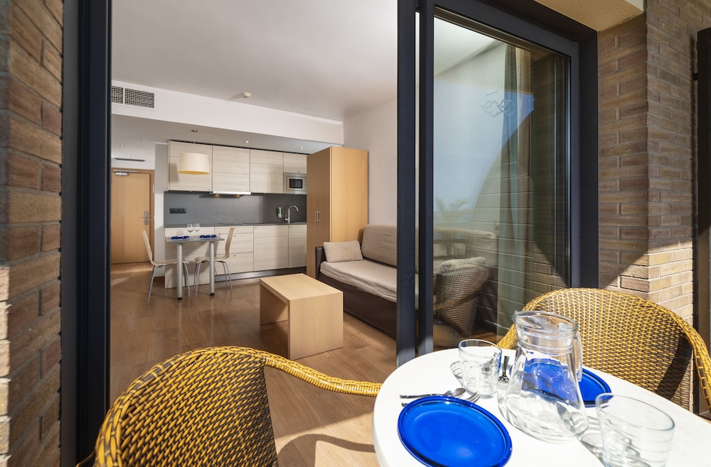 Almirall Apartaments — Hotel rooms in Lloret de Mar, Catalonia