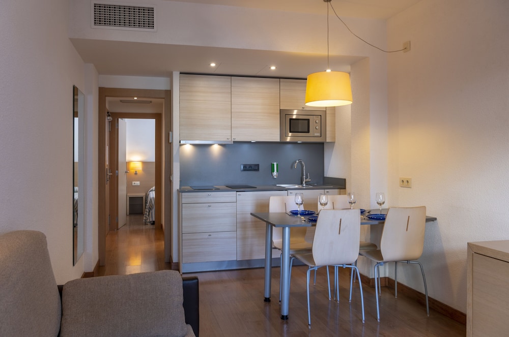 Almirall Apartaments — Hotel rooms in Lloret de Mar, Catalonia