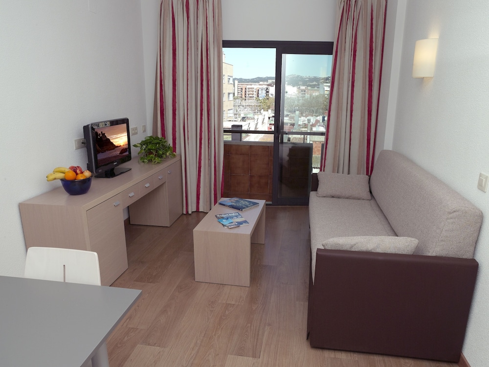 Almirall Apartaments — Hotel rooms in Lloret de Mar, Catalonia