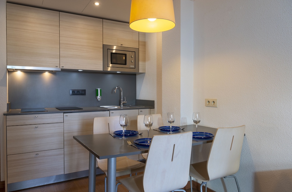 Almirall Apartaments — Hotel rooms in Lloret de Mar, Catalonia