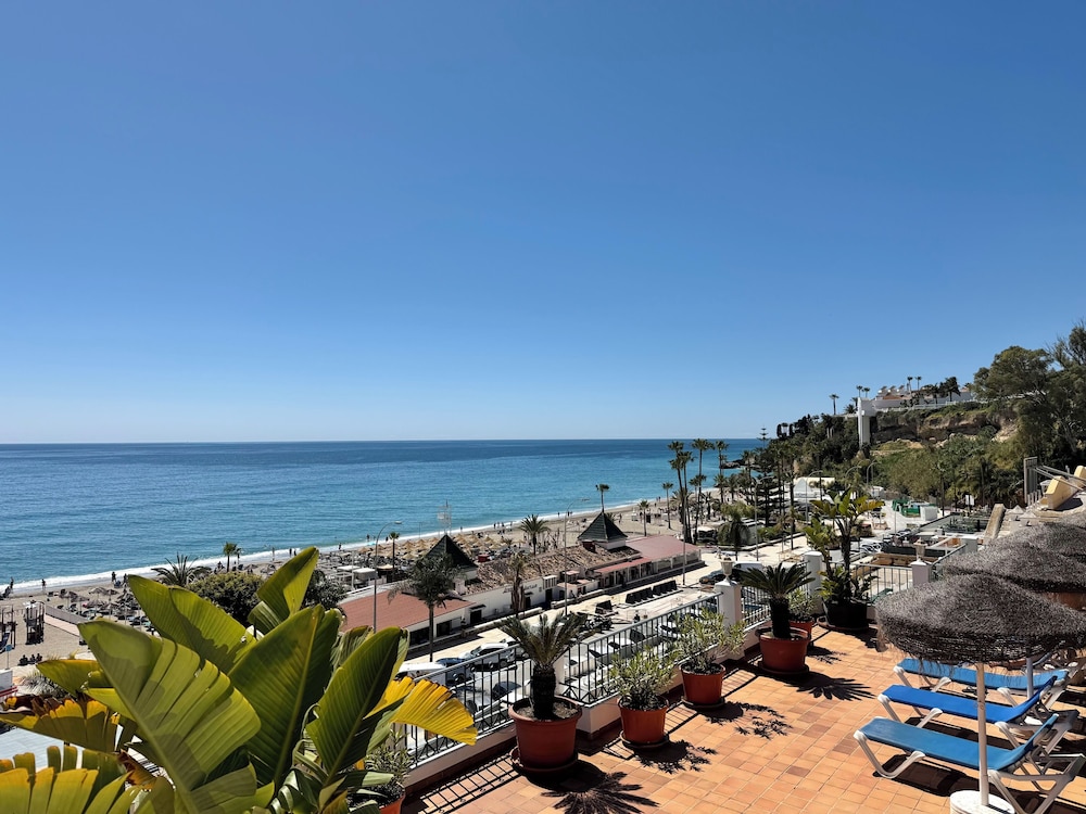 HC Burriana Playa - Apartamentos Turísticos — Beach in Nerja, Andalusia