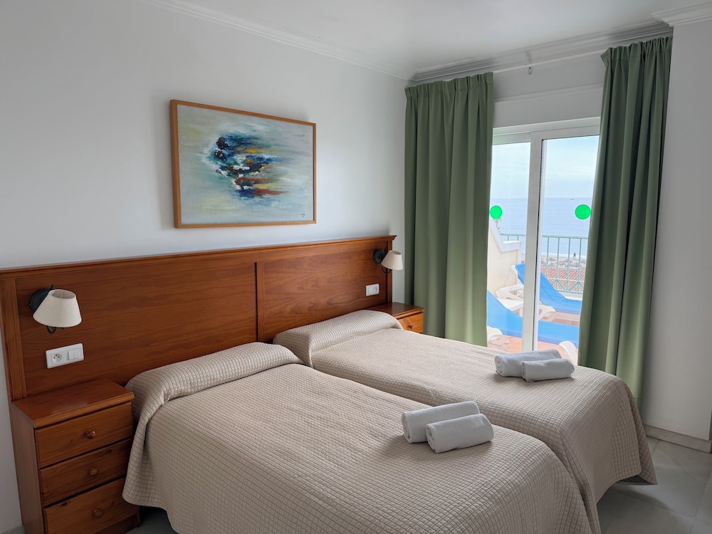 HC Burriana Playa - Apartamentos Turísticos — Hotel rooms in Nerja, Andalusia