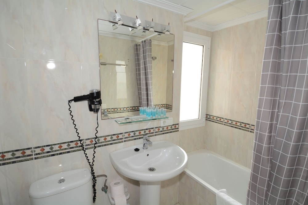 HC Burriana Playa - Apartamentos Turísticos — Hotel rooms in Nerja, Andalusia