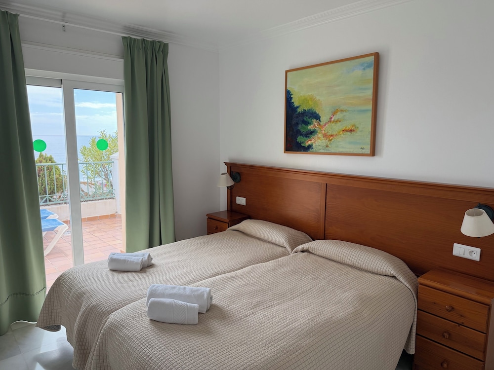 HC Burriana Playa - Apartamentos Turísticos — Hotel rooms in Nerja, Andalusia