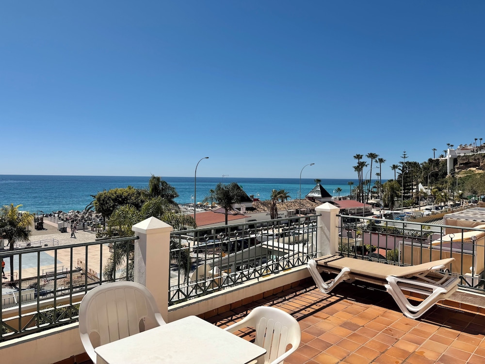 HC Burriana Playa - Apartamentos Turísticos — Beach in Nerja, Andalusia