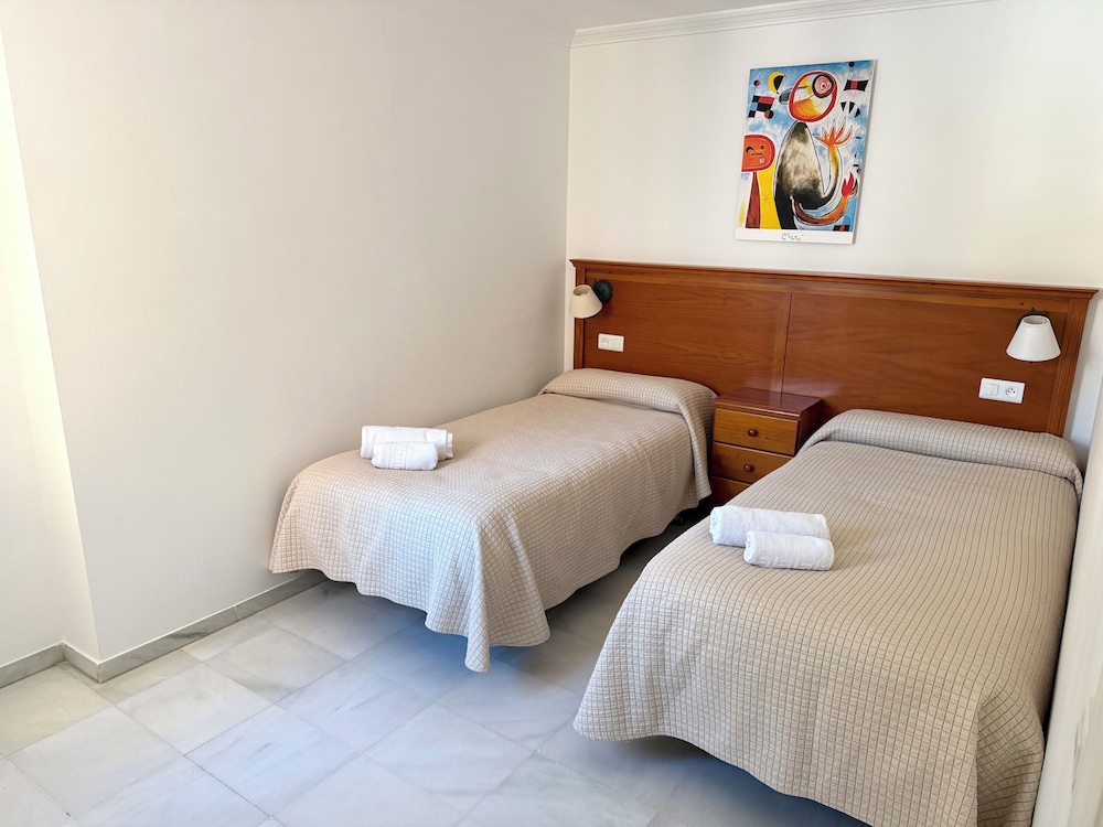 HC Burriana Playa - Apartamentos Turísticos — Hotel rooms in Nerja, Andalusia
