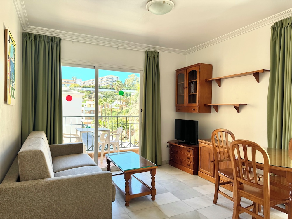 HC Burriana Playa - Apartamentos Turísticos — Hotel rooms in Nerja, Andalusia