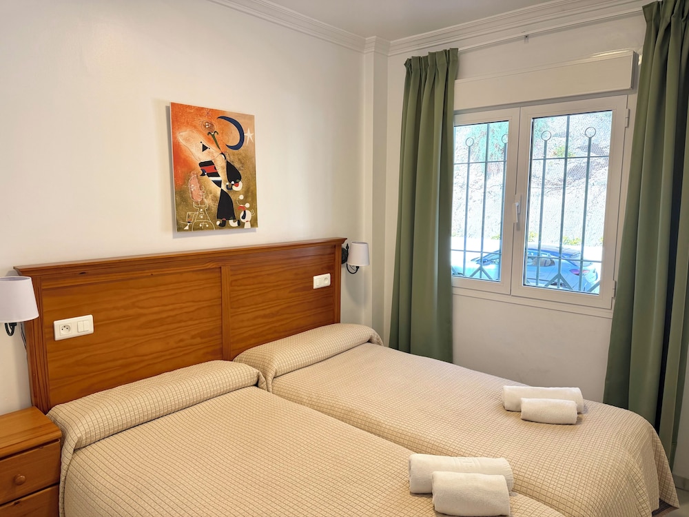 HC Burriana Playa - Apartamentos Turísticos — Hotel rooms in Nerja, Andalusia