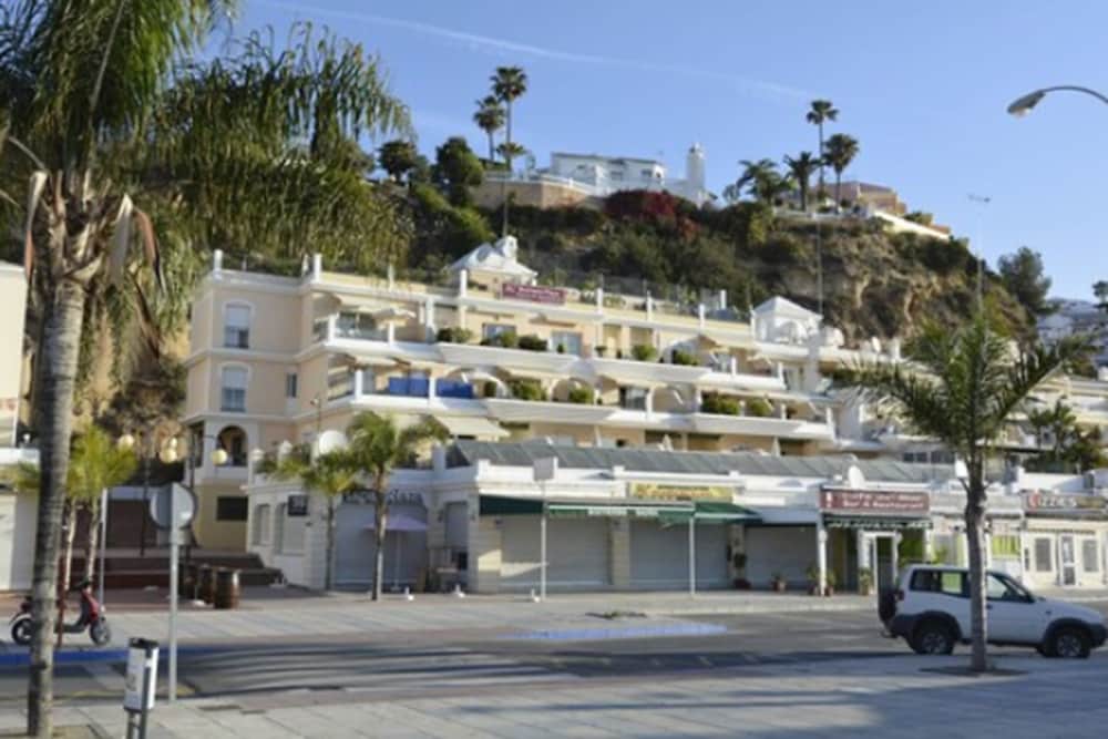 HC Burriana Playa - Apartamentos Turísticos — Hotel building in Nerja, Andalusia