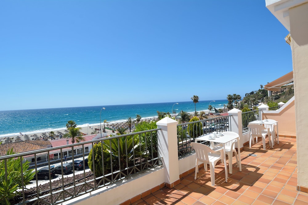 HC Burriana Playa - Apartamentos Turísticos — Beach in Nerja, Andalusia