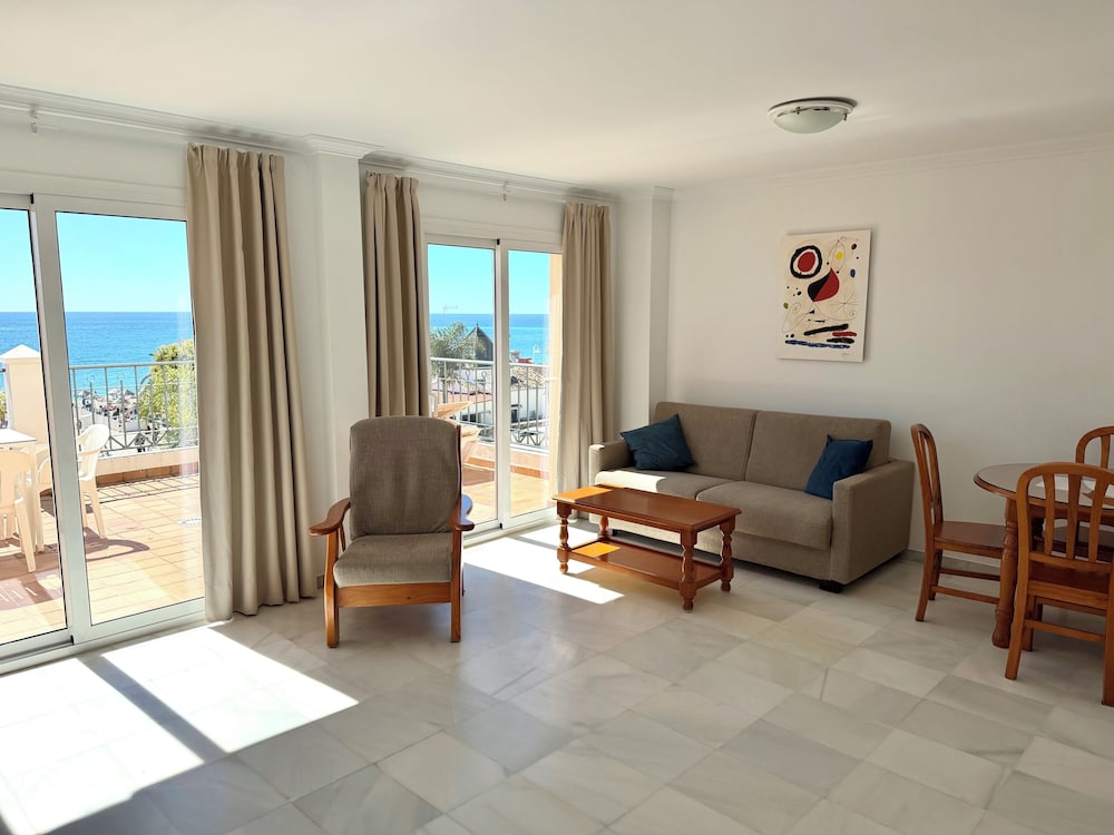 HC Burriana Playa - Apartamentos Turísticos — Hotel rooms in Nerja, Andalusia