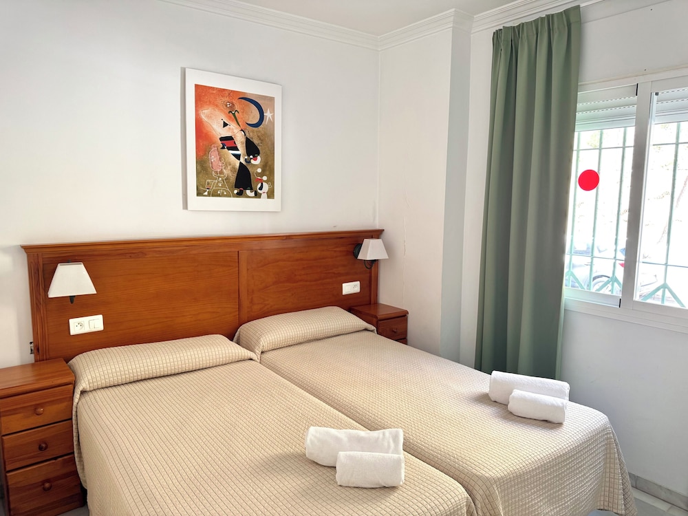HC Burriana Playa - Apartamentos Turísticos — Hotel rooms in Nerja, Andalusia