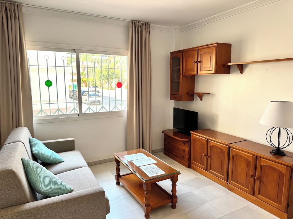 HC Burriana Playa - Apartamentos Turísticos — Hotel rooms in Nerja, Andalusia