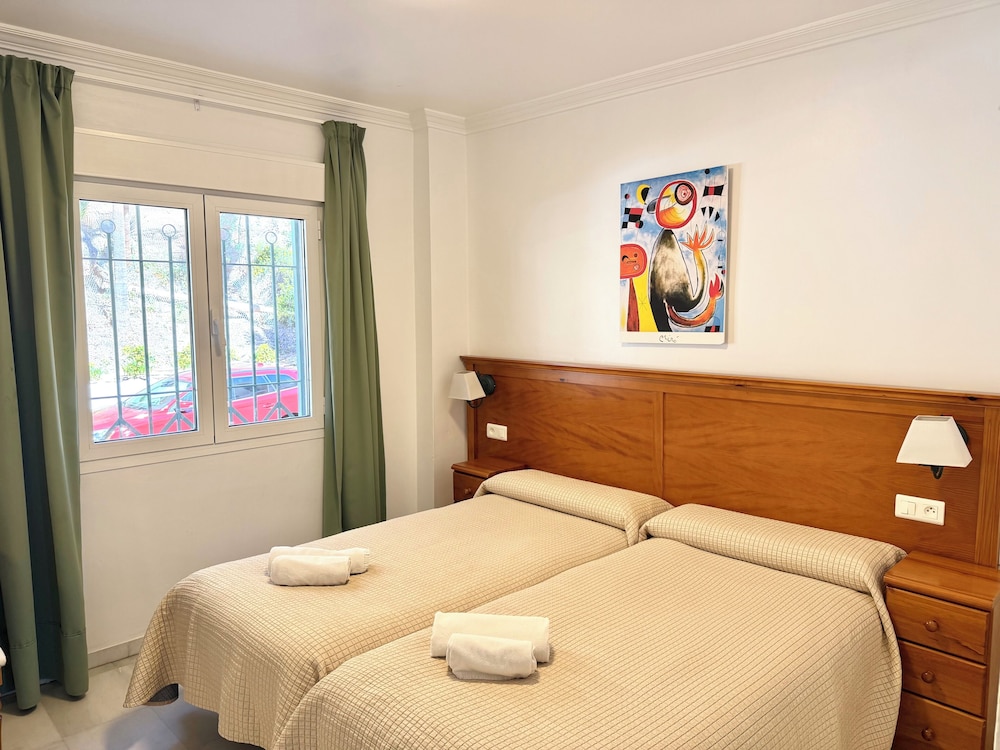 HC Burriana Playa - Apartamentos Turísticos — Hotel rooms in Nerja, Andalusia