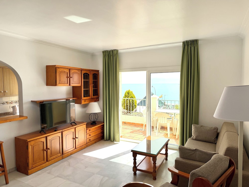 HC Burriana Playa - Apartamentos Turísticos — Hotel rooms in Nerja, Andalusia