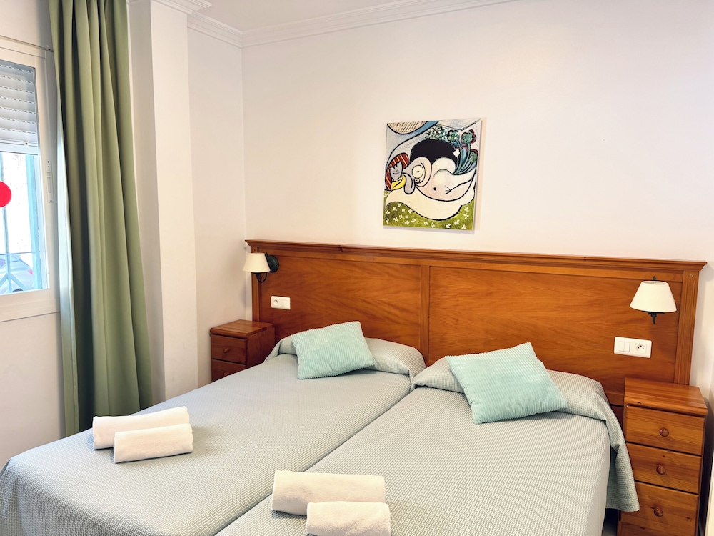 HC Burriana Playa - Apartamentos Turísticos — Hotel rooms in Nerja, Andalusia