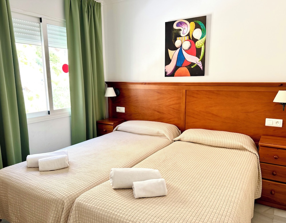 HC Burriana Playa - Apartamentos Turísticos — Hotel rooms in Nerja, Andalusia