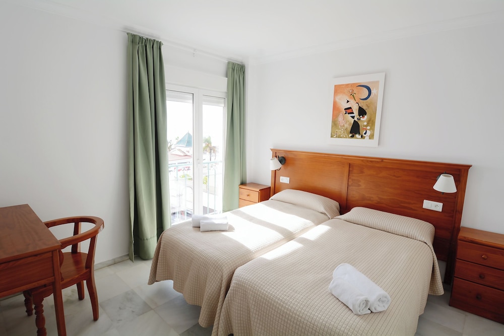 HC Burriana Playa - Apartamentos Turísticos — Hotel rooms in Nerja, Andalusia